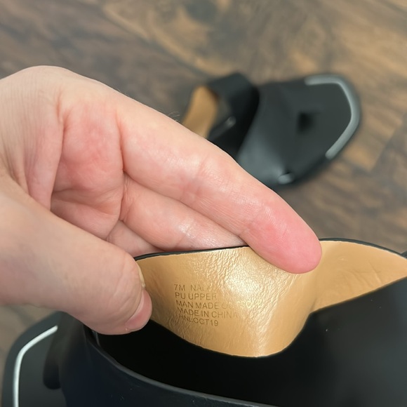 Kensie Women's Black Crisscross Sandals - Picture 5 of 5